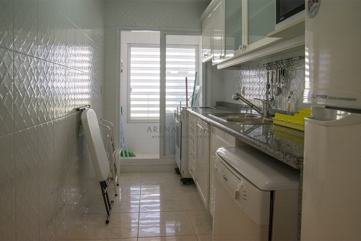 Apartamento ID.2051 - Departamento de 3 dormitorios en venta frente a Playa Mansa, Coral Tower