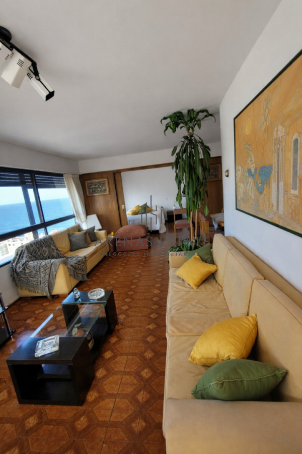 Apartamento ID.3805 - Alquiler de departamento en Peninstula, de 3 dormitorios mas dep de servicio, en Punta del Este