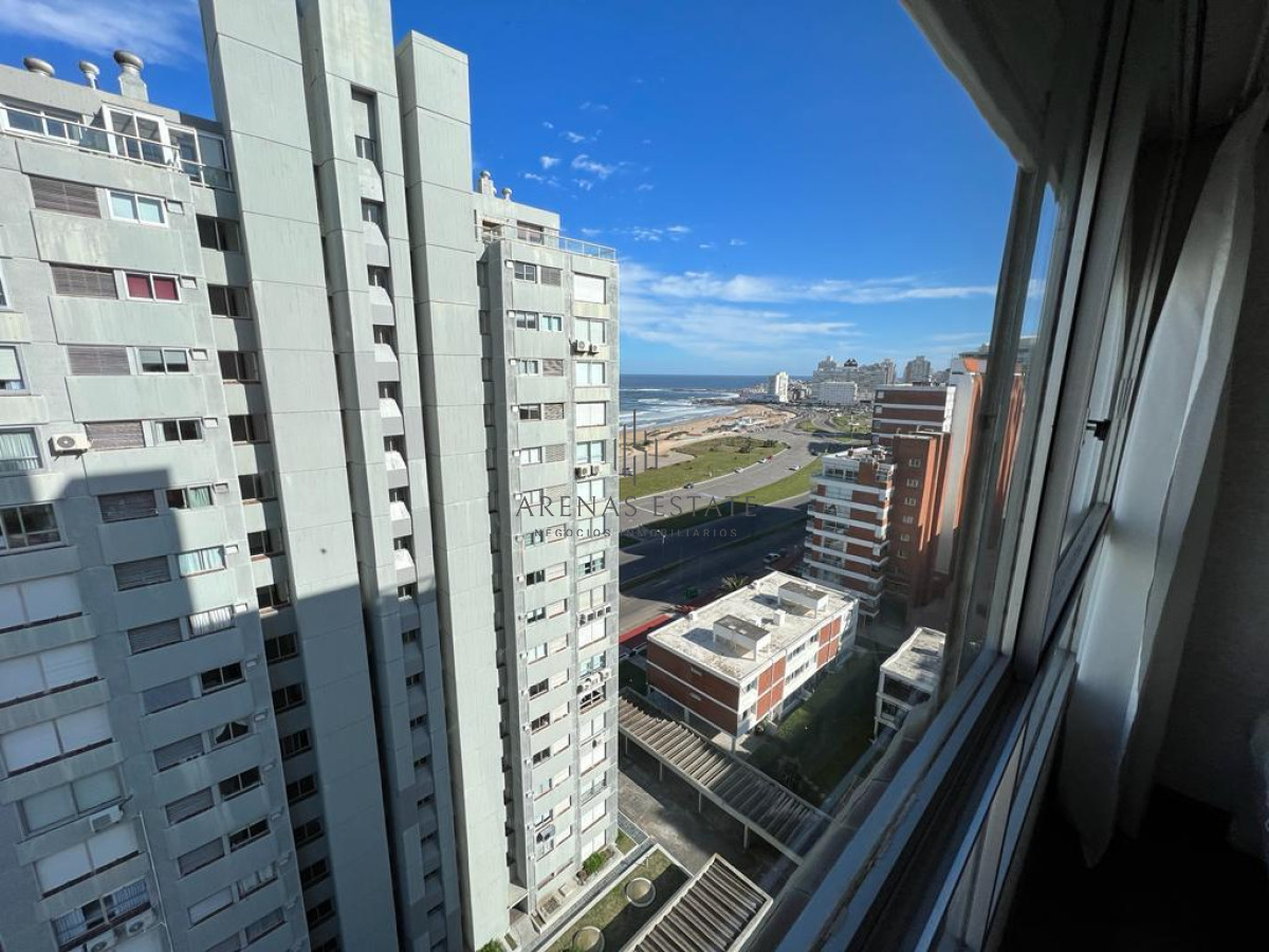 Apartamento ID.3889 - Apartamento en Venta de 3 dormitorios en parada 2 de playa brava, cerca de servicios en Punta del Este 
