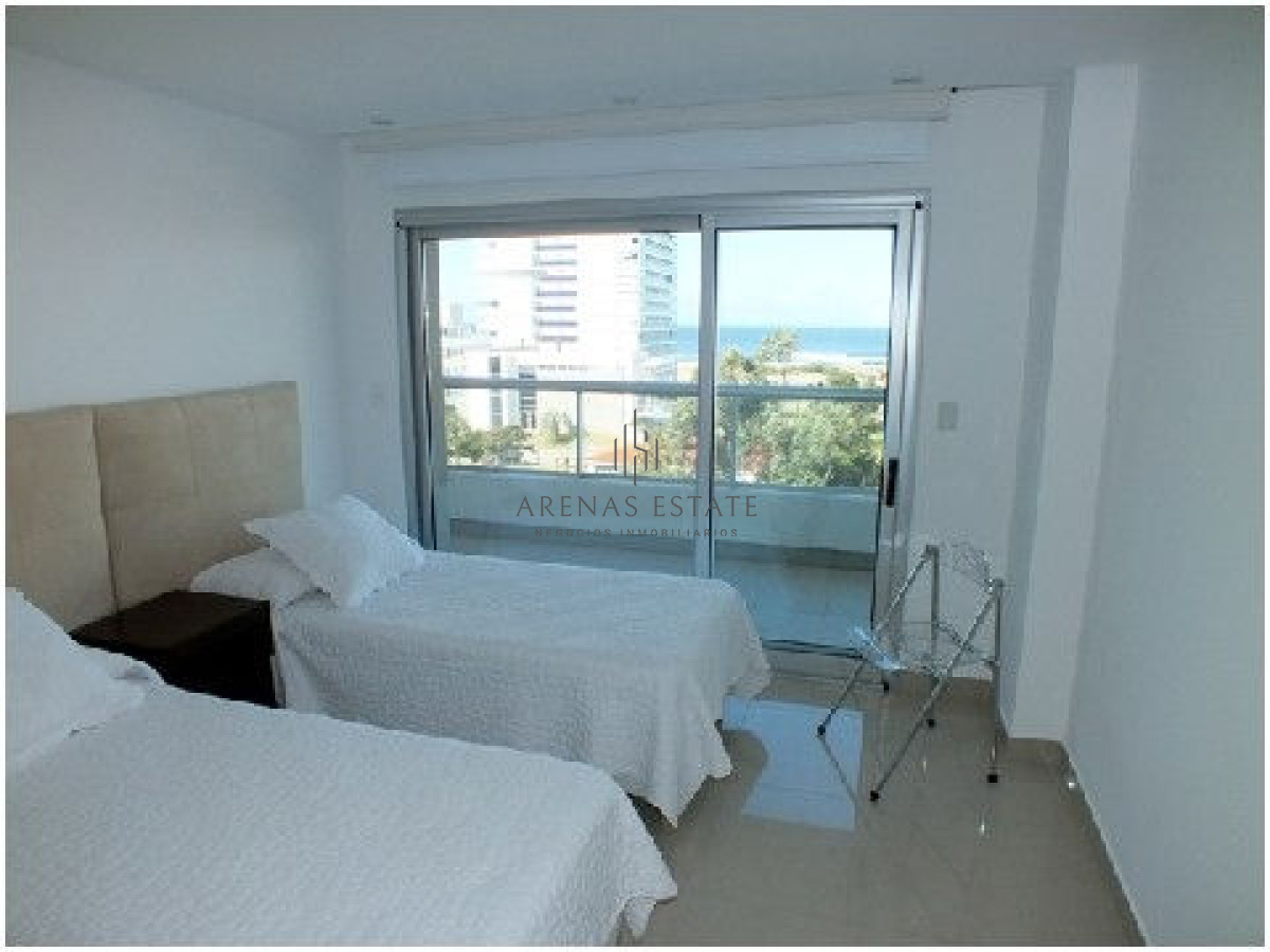 Apartamento ID.2049 - Venta Apartamento de 3 dormitorios en zona Brava, Punta del Este