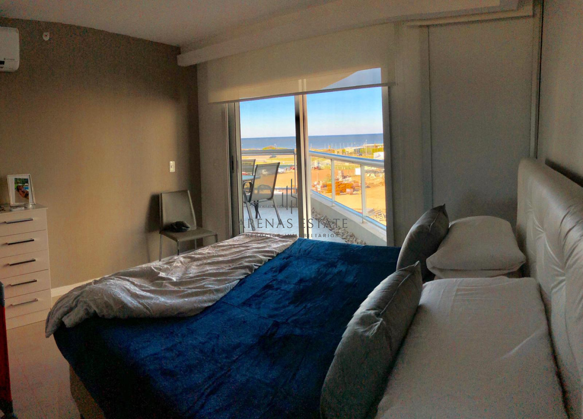 Apartamento ID.2060 - Apartamento de 3 dormitorios con parrillero en venta a pasos del mar. 