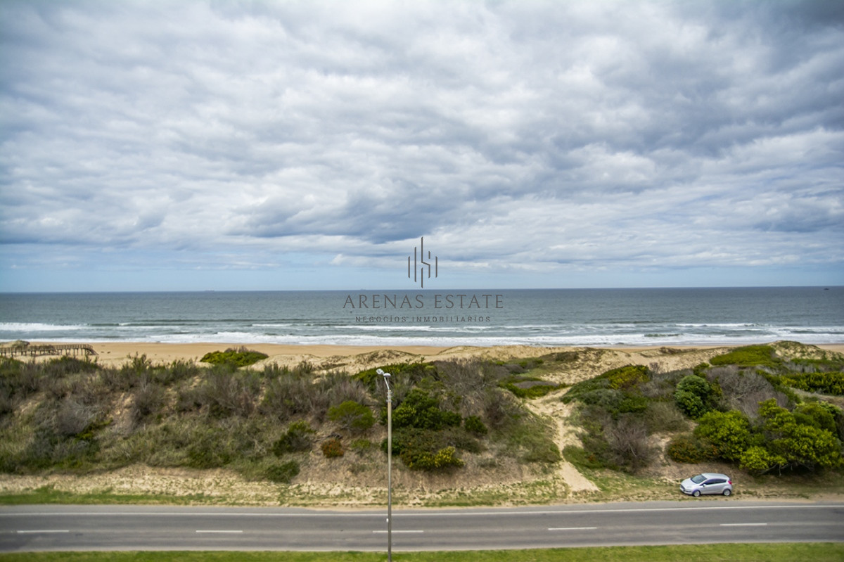 Apartamento ID.2050 - Penthouse en venta muy cómodo e iluminado. 4 dormitorios + dep. 