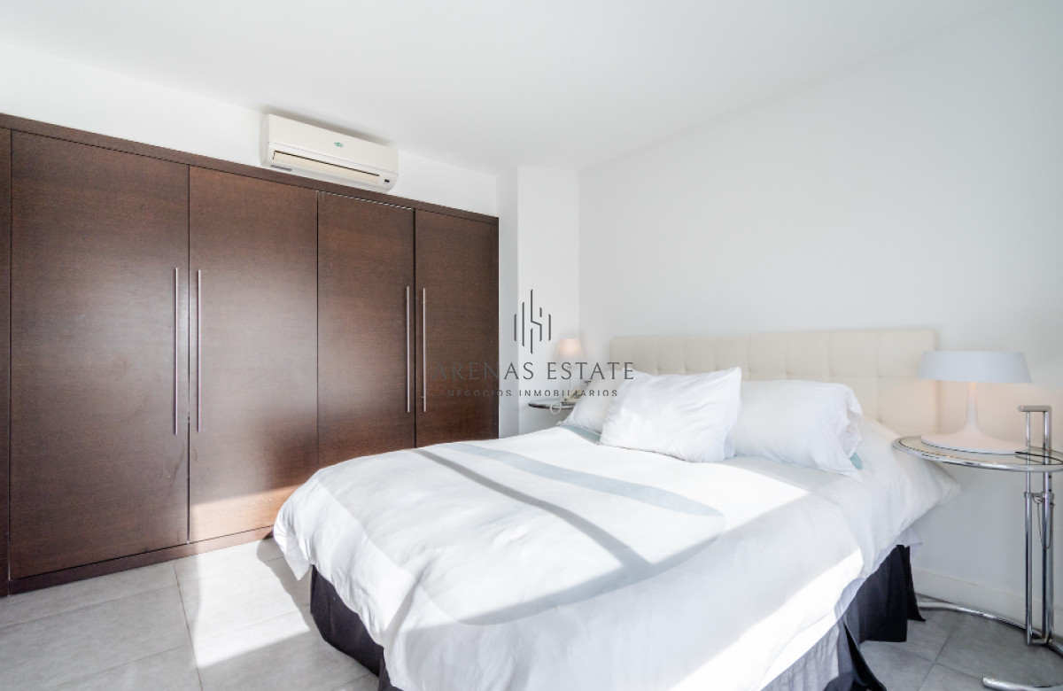 Apartamento ID.3282 - Vende apartamento con vista al mar de 2 dormitorios en Roosevelt, Punta del Este.