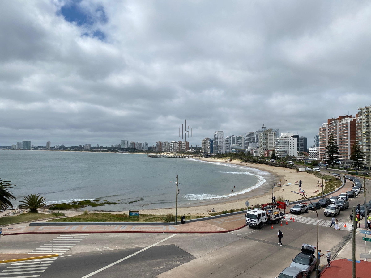 Apartamento ID.4352 - Vende apartamento con vista al mar de 3 dormitorios, Punta del Este