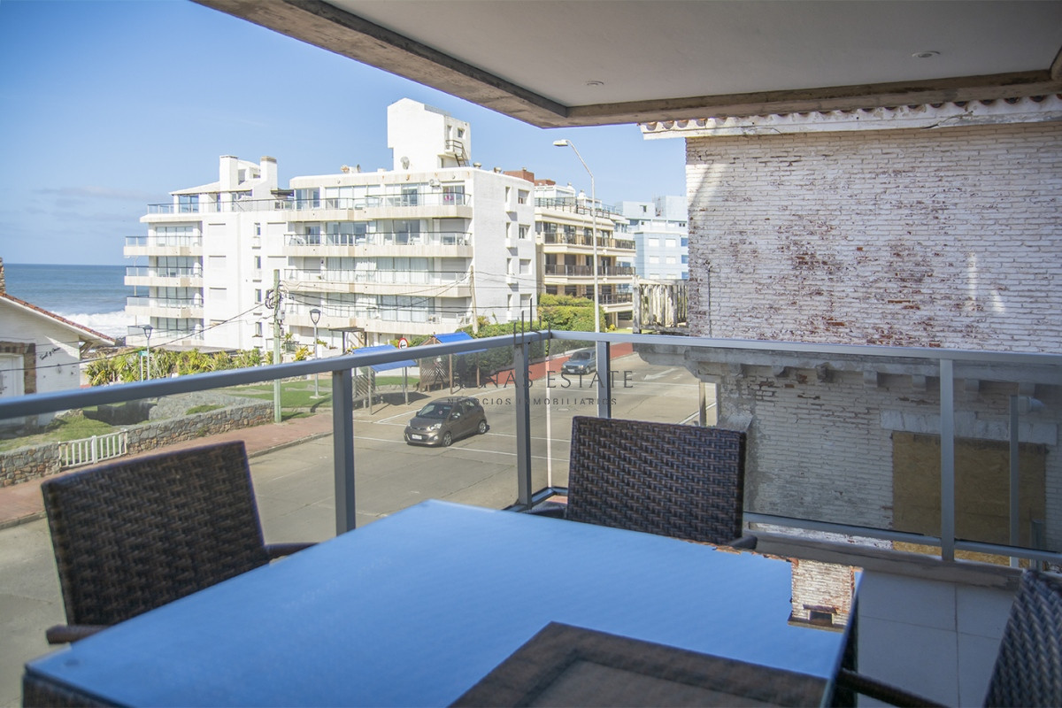 Apartamento ID.2526 - Departamento de 3 dormitorios con parrillero en venta, edificio nuevo en la Peninsula.