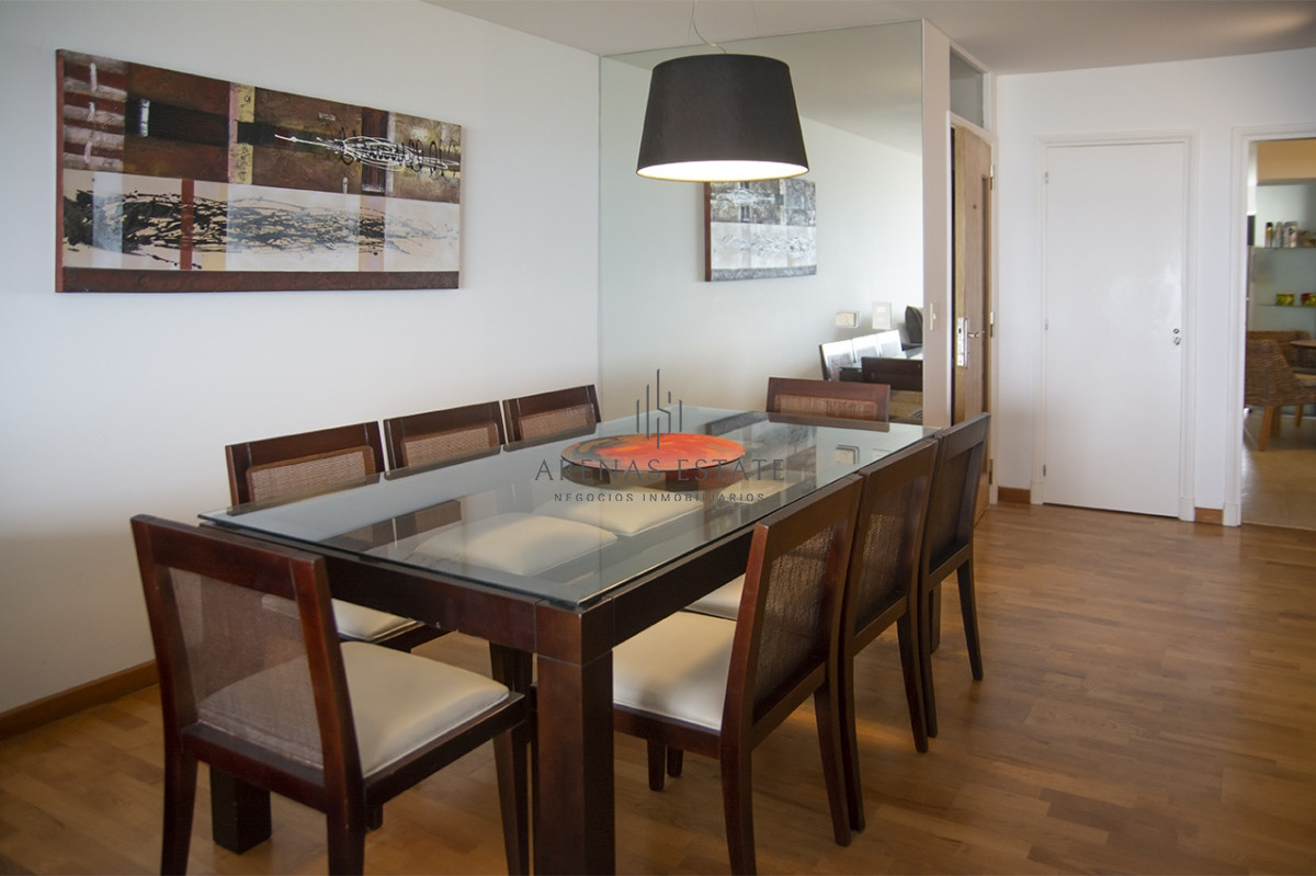 Apartamento ID.2050 - Penthouse en venta muy cómodo e iluminado. 4 dormitorios + dep. 