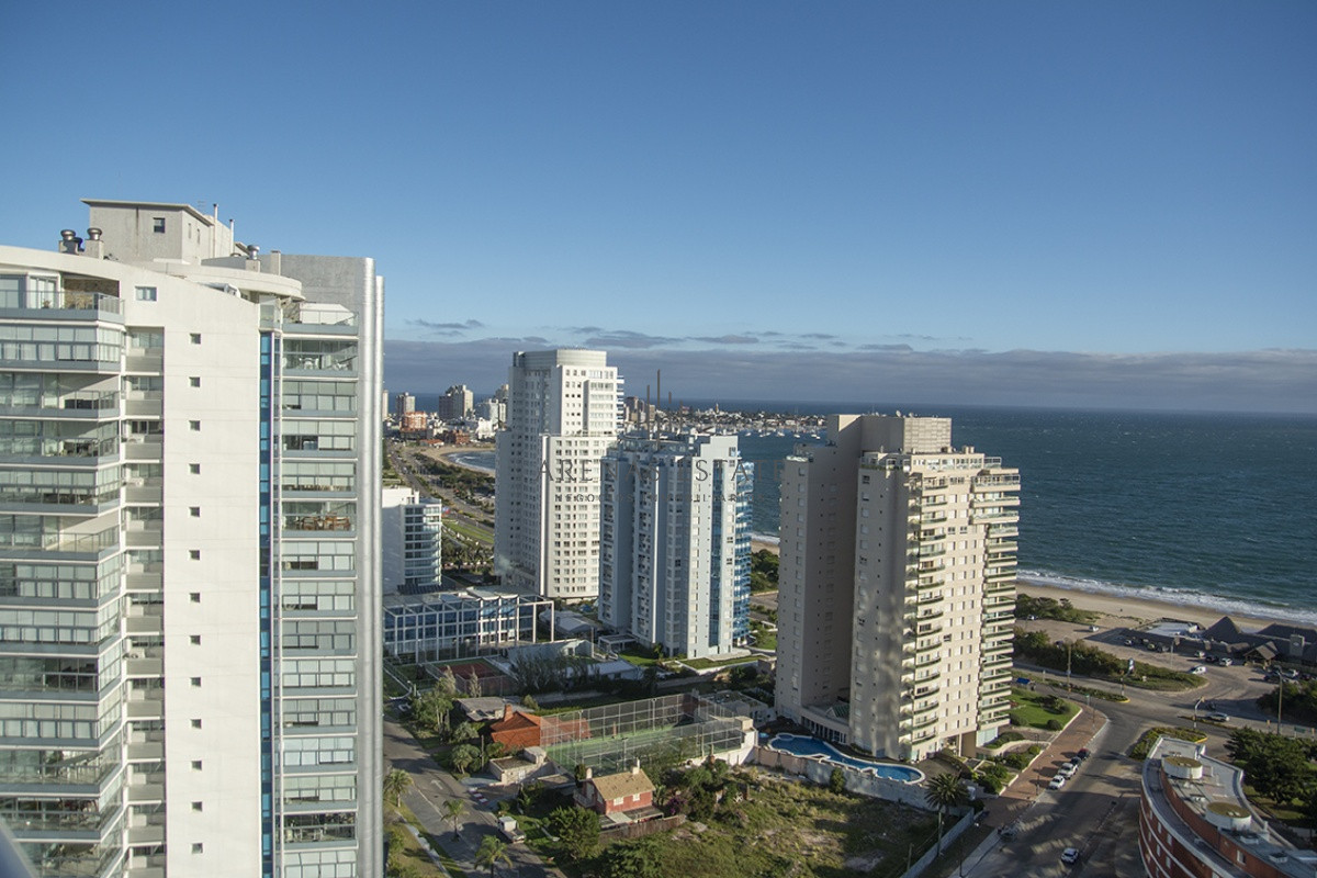 Apartamento ID.2146 - Oportunidad en playa mansa, finamente decorado. Sunrise Tower