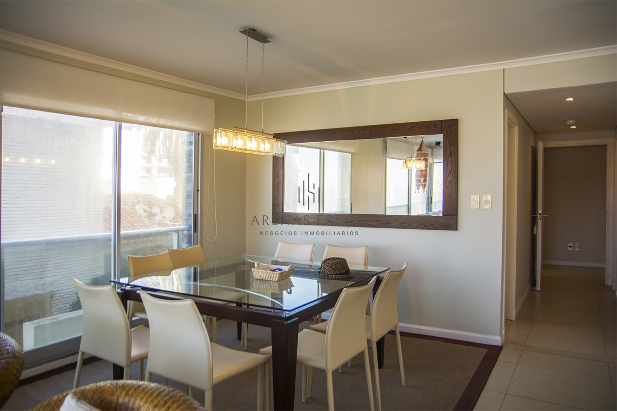 Apartamento ID.2526 - Departamento de 3 dormitorios con parrillero en venta, edificio nuevo en la Peninsula.