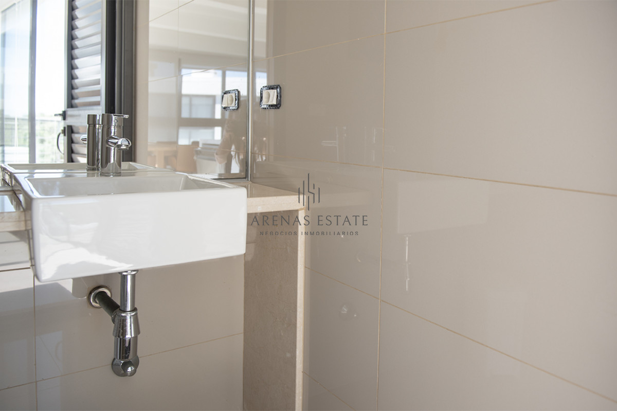 Apartamento ID.2052 - Penthouse frente al mar en venta en Blue Bird, 3 dormitorios en suite. Punta del este