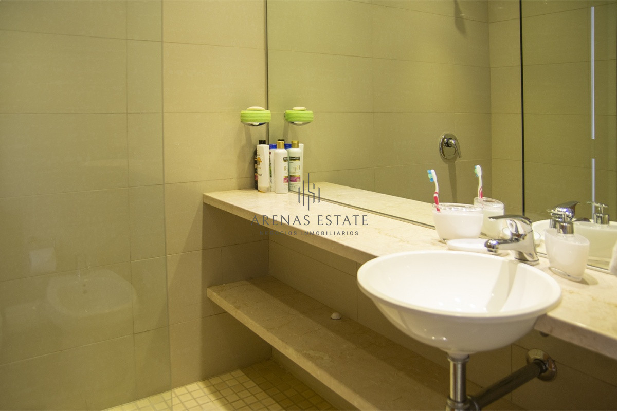 Apartamento ID.3477 - Hermoso departamento en venta, 3 dormitorios + dep. Frente al mar. 