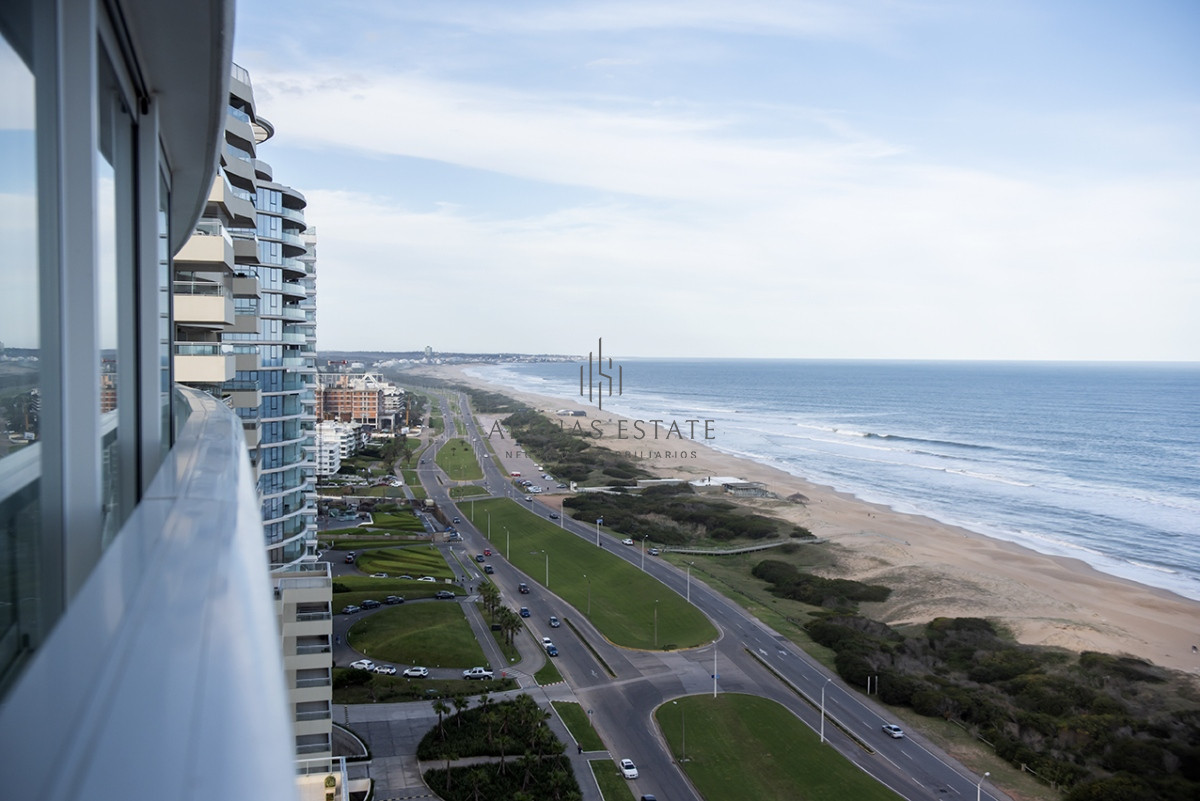 Apartamento ID.3467 - Espectacular departamento frente al mar en venta, 2 dorm + dep en venta