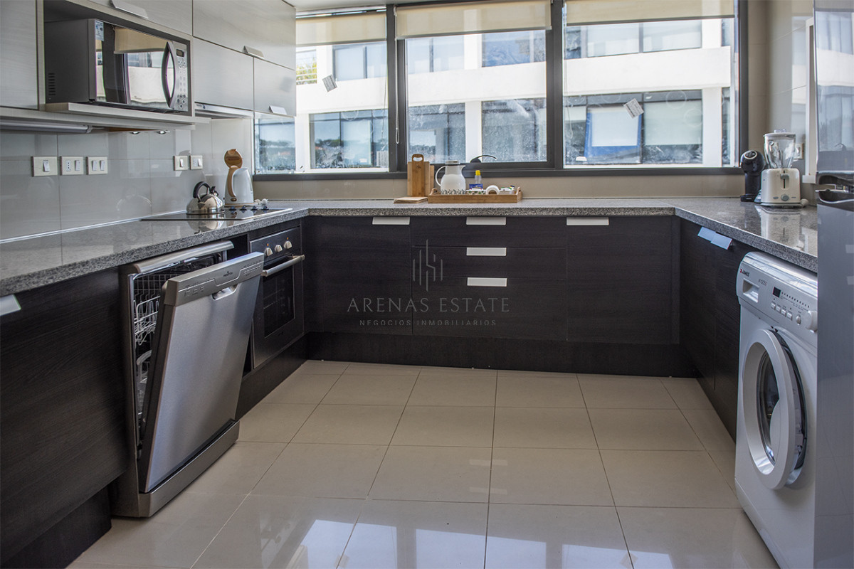 Apartamento ID.2052 - Penthouse frente al mar en venta en Blue Bird, 3 dormitorios en suite. Punta del este
