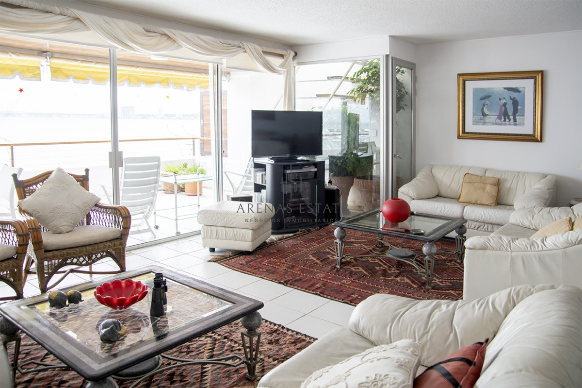 Apartamento ID.2984 - Departamentos en venta de 3 dormitorios Frente al Puerto , Punta del este 