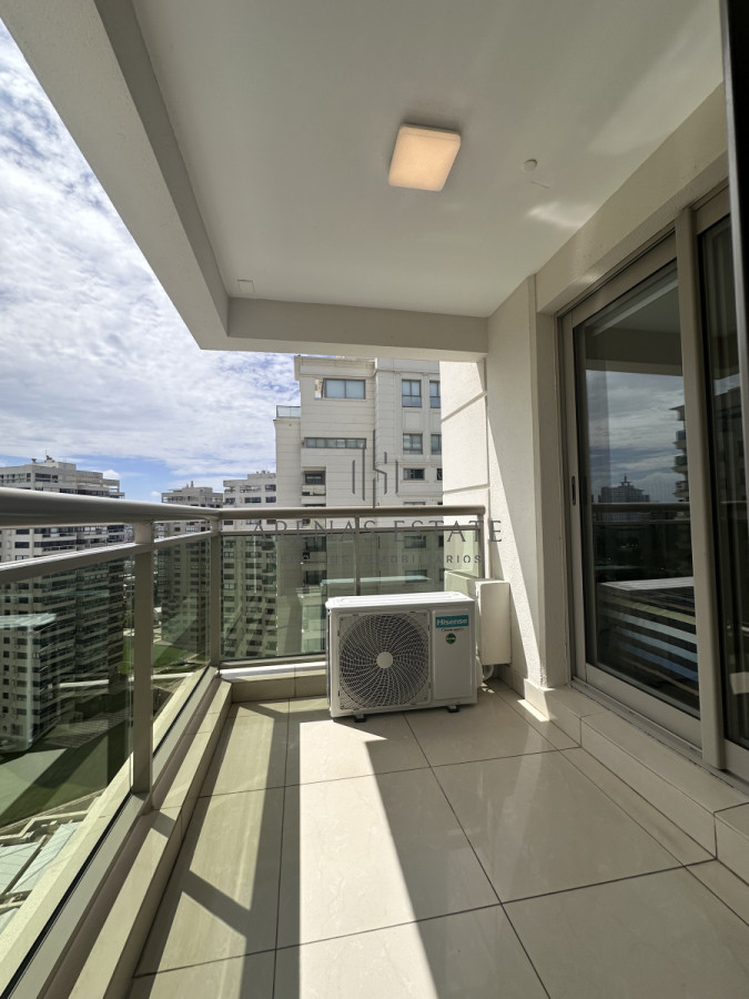 Apartamento ID.3540 - Vende apartamento esquinero de 3 dormitorios en Imperiale, Punta del Este
