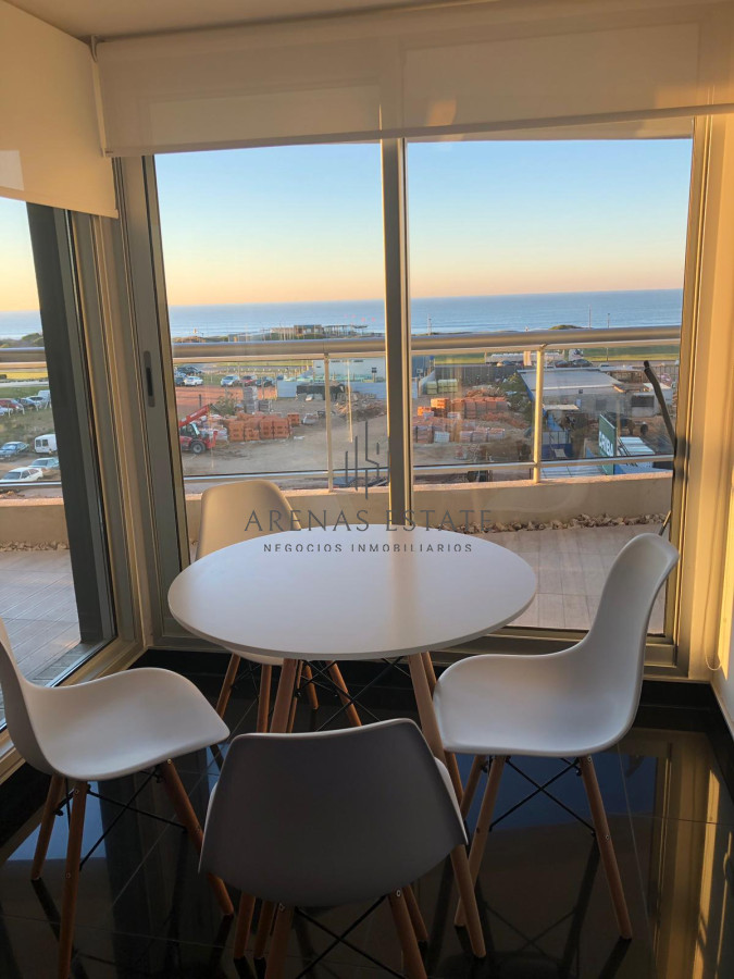 Apartamento ID.2060 - Apartamento de 3 dormitorios con parrillero en venta a pasos del mar. 