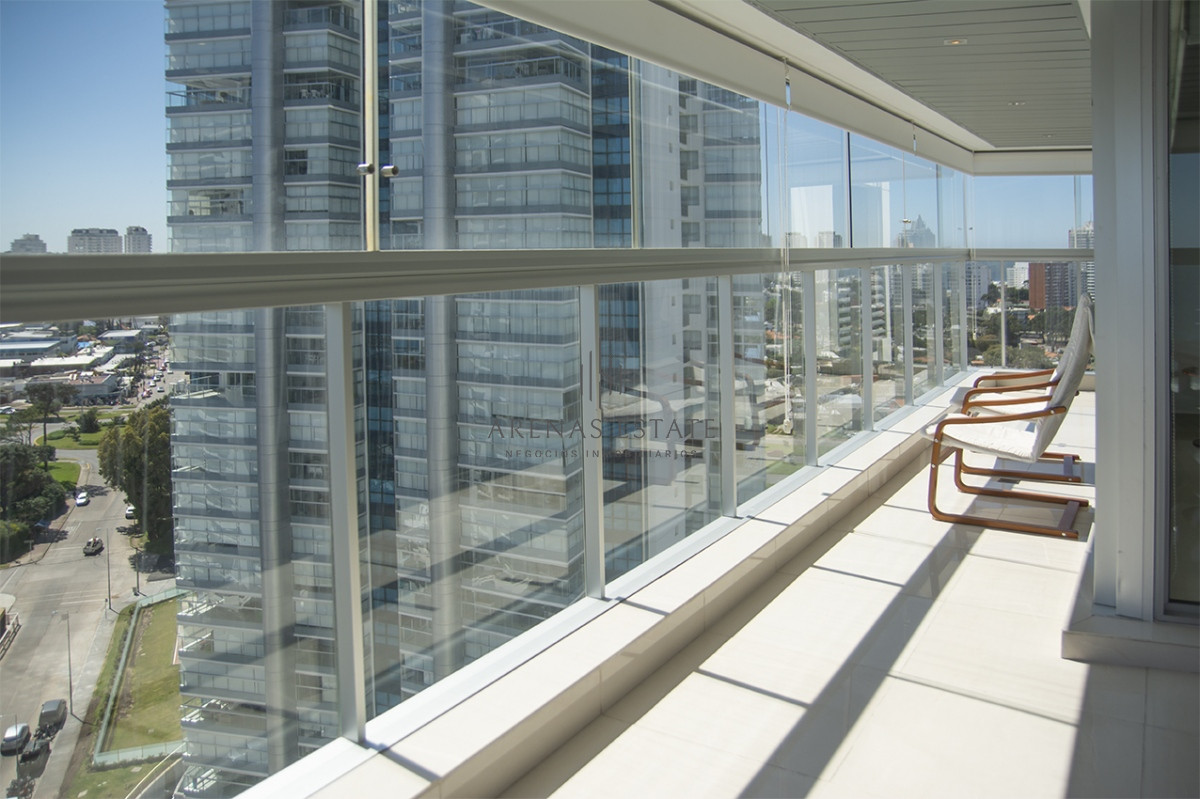 Apartamento ID.2408 - MIAMI BOULEVARD, PUNTA DEL ESTE, PLAYA MANSA, DOS DORMITORIOS , PRIMERAS PARADAS 