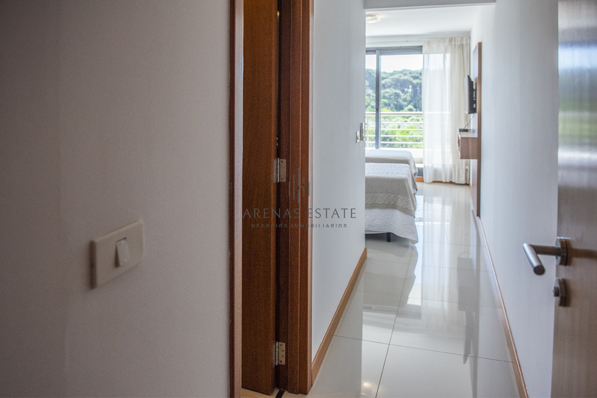 Apartamento ID.2052 - Penthouse frente al mar en venta en Blue Bird, 3 dormitorios en suite. Punta del este