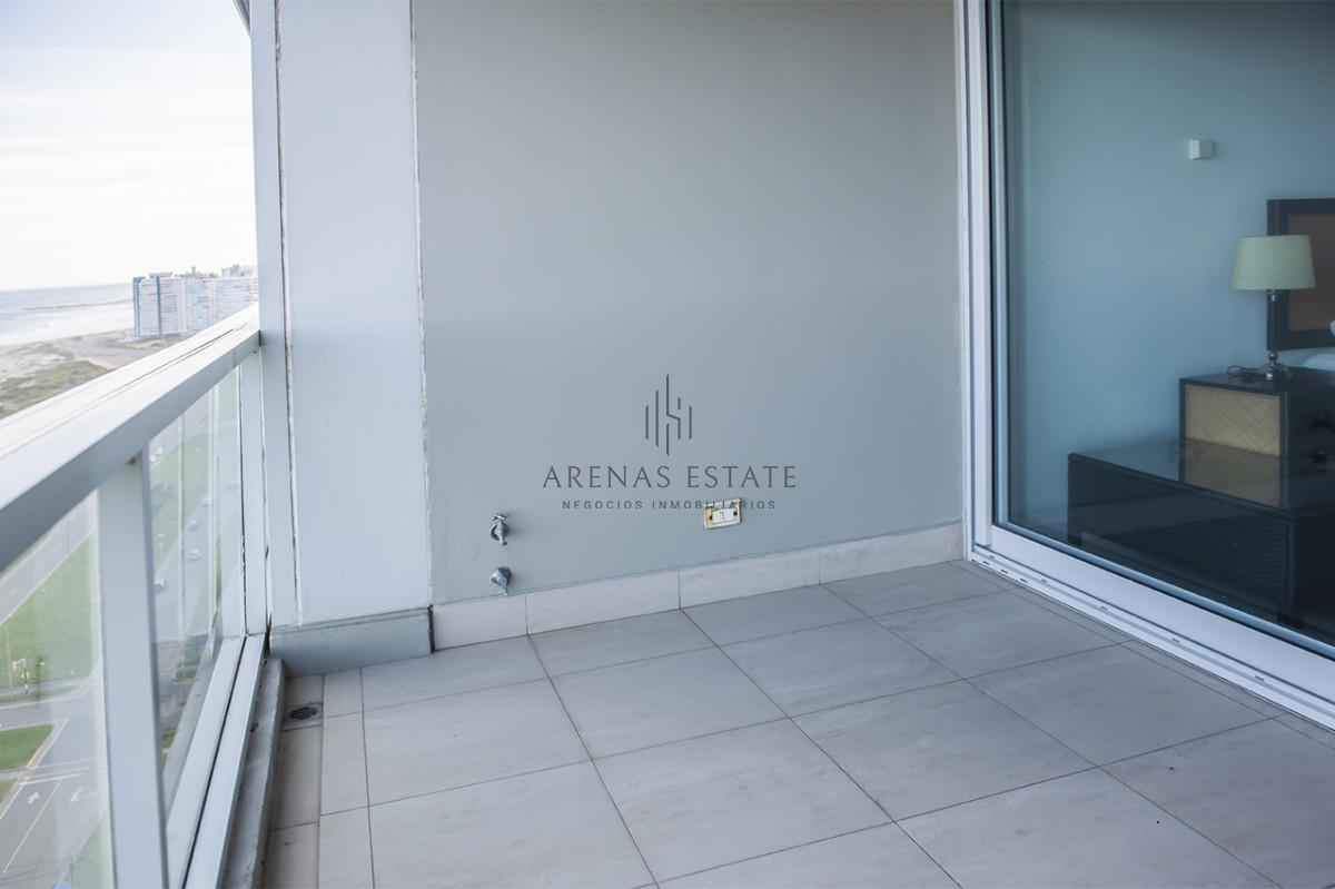 Apartamento ID.3467 - Espectacular departamento frente al mar en venta, 2 dorm + dep en venta