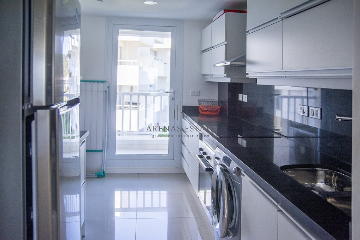 Apartamento ID.2058 - Se vende apartamento de 3 dormitorios en Edificio Horizonte, Playa Mansa, Punta del Este 
