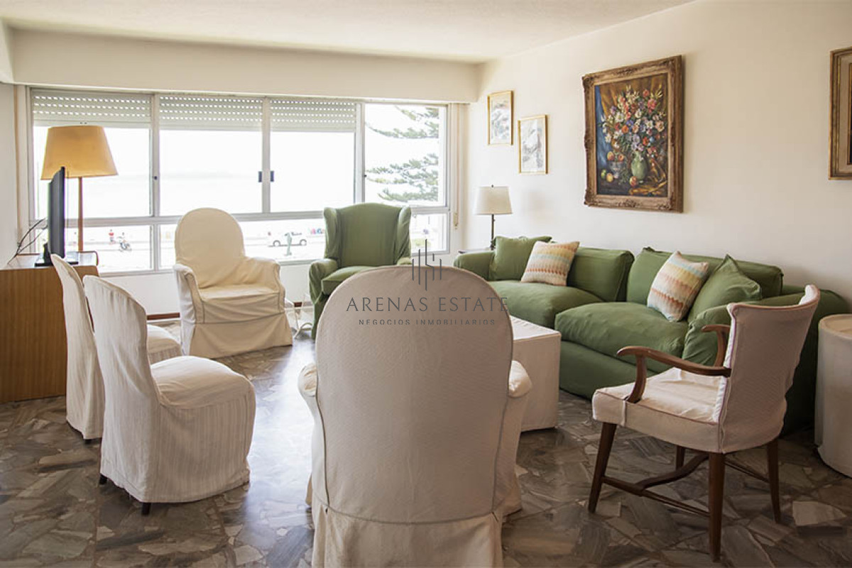 Apartamento ID.2066 - Departamento en primera línea de playa Mansa, con hermosa vista.