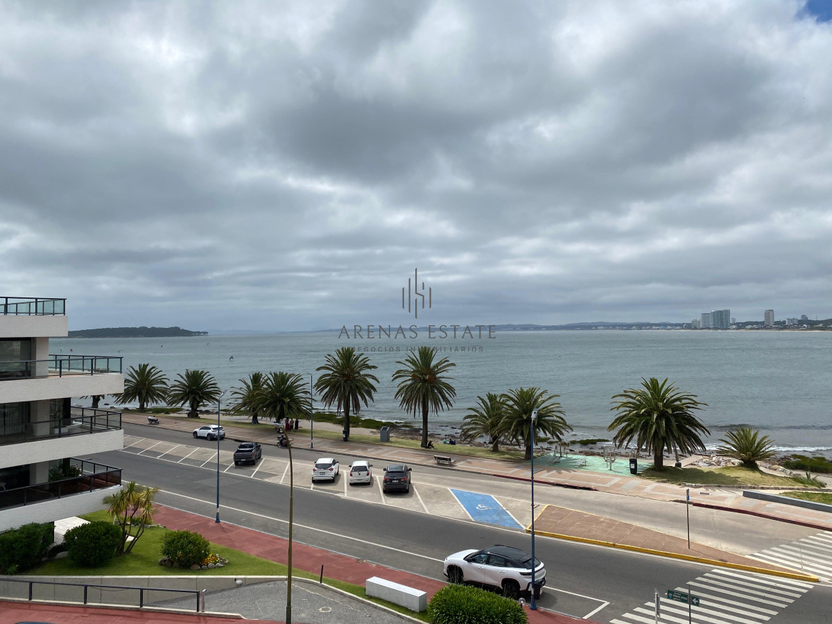 Apartamento ID.4352 - Vende apartamento con vista al mar de 3 dormitorios, Punta del Este