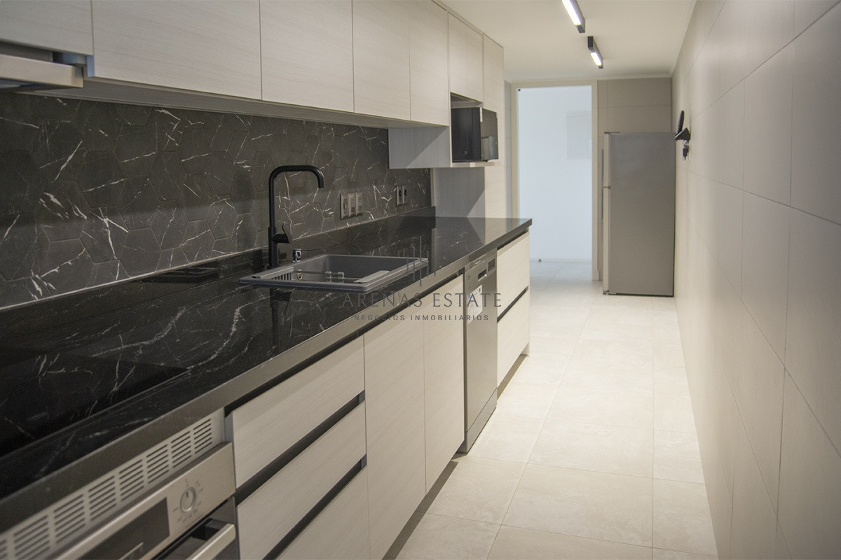 Apartamento ID.2210 - Vende apartamento de 2 dormitorios y medio en Chiverta, Reciclado completo. Punta del Este 