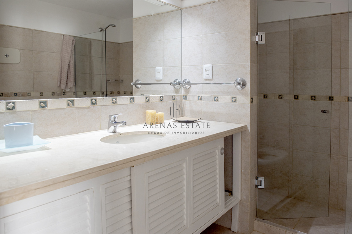 Apartamento ID.3554 - Vende apartamento de 3 dormitorios en Mansa, Punta del Este.