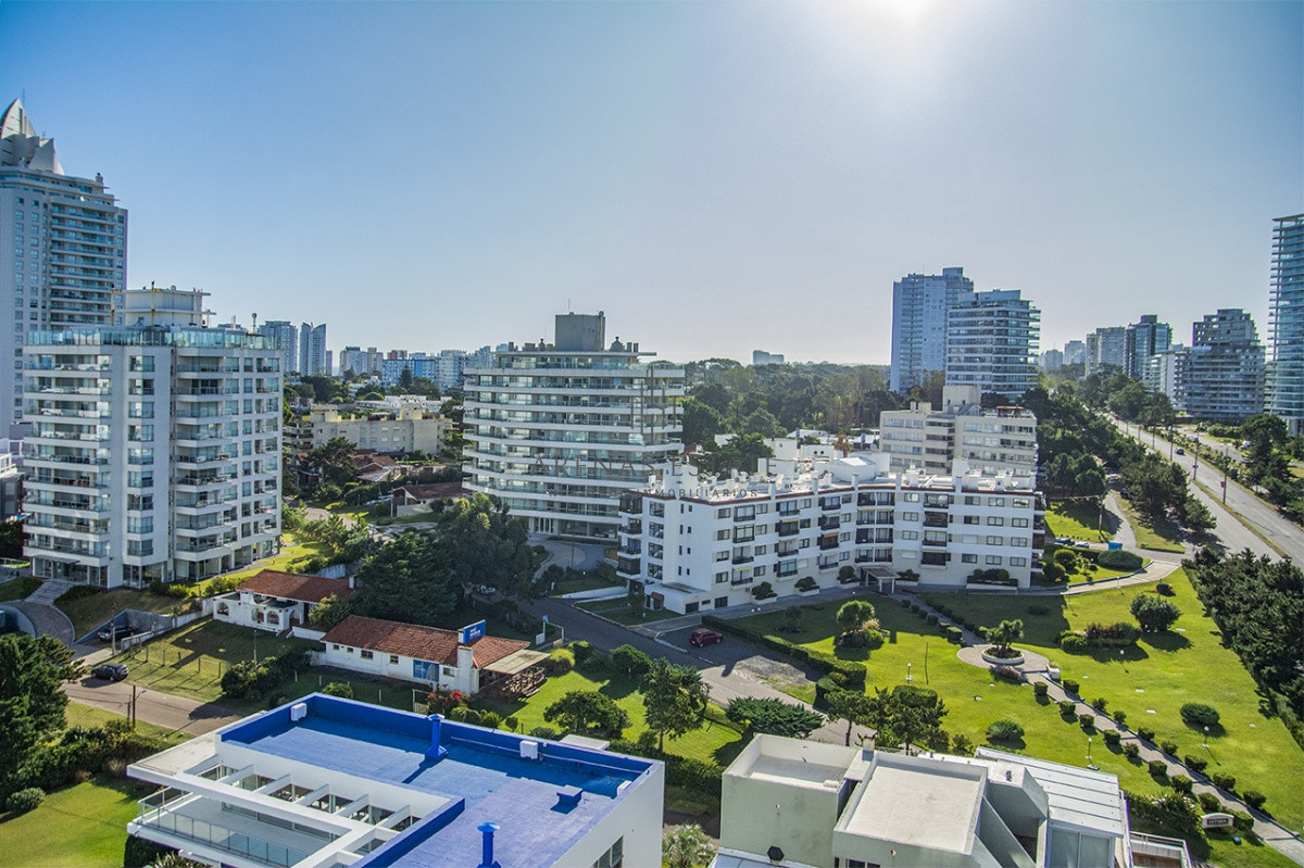 Apartamento ID.3920 - Hermoso Departamento en venta de 3 dormitorios. Torre Tiburon. Playa Brava.