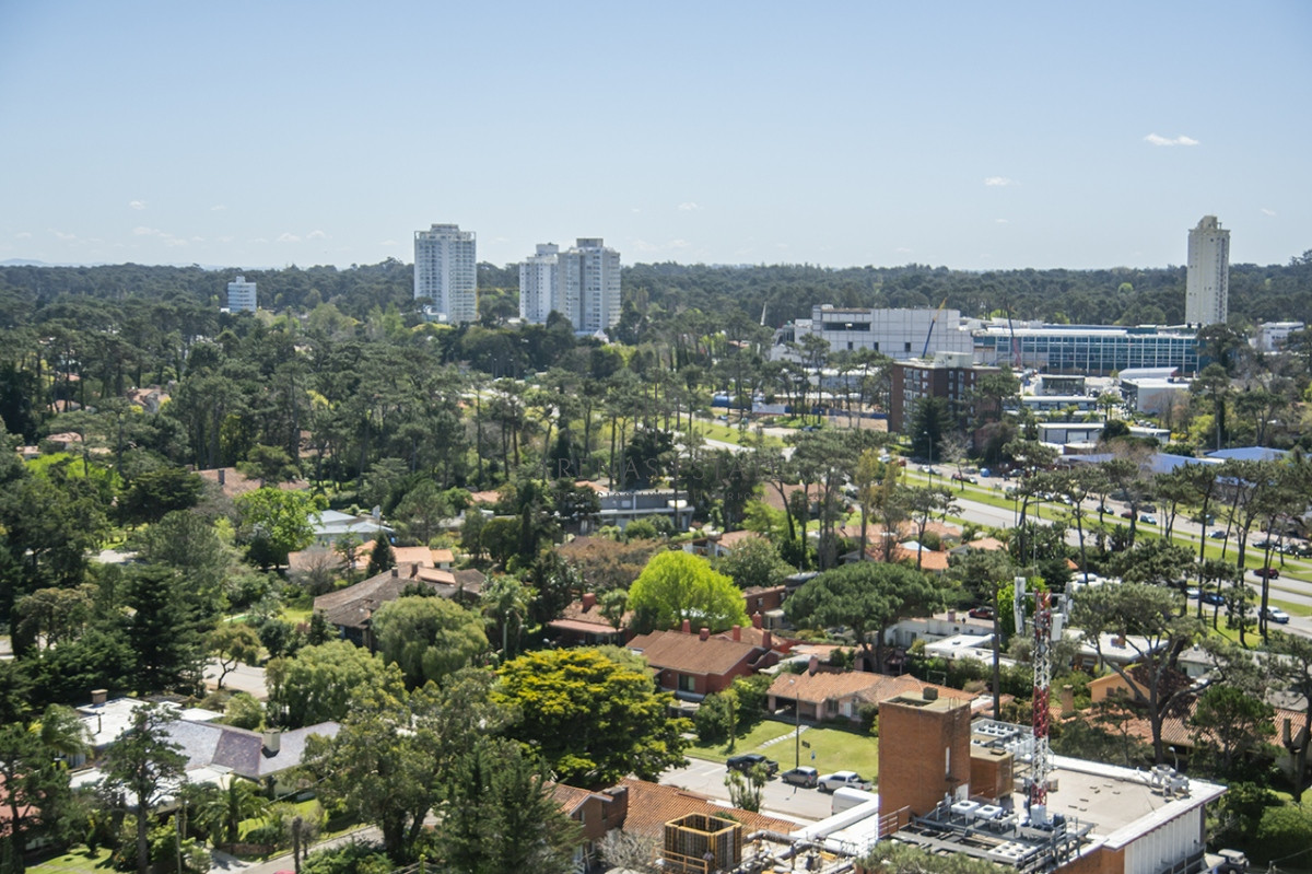 Apartamento ID.2408 - MIAMI BOULEVARD, PUNTA DEL ESTE, PLAYA MANSA, DOS DORMITORIOS , PRIMERAS PARADAS 