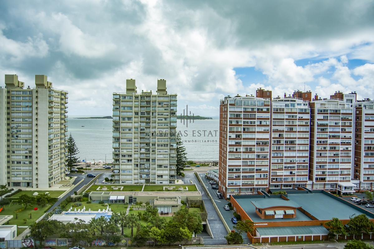 Apartamento ID.3379 - Departamento de 2 dormitorios a pasos del Mar , Punta del este 