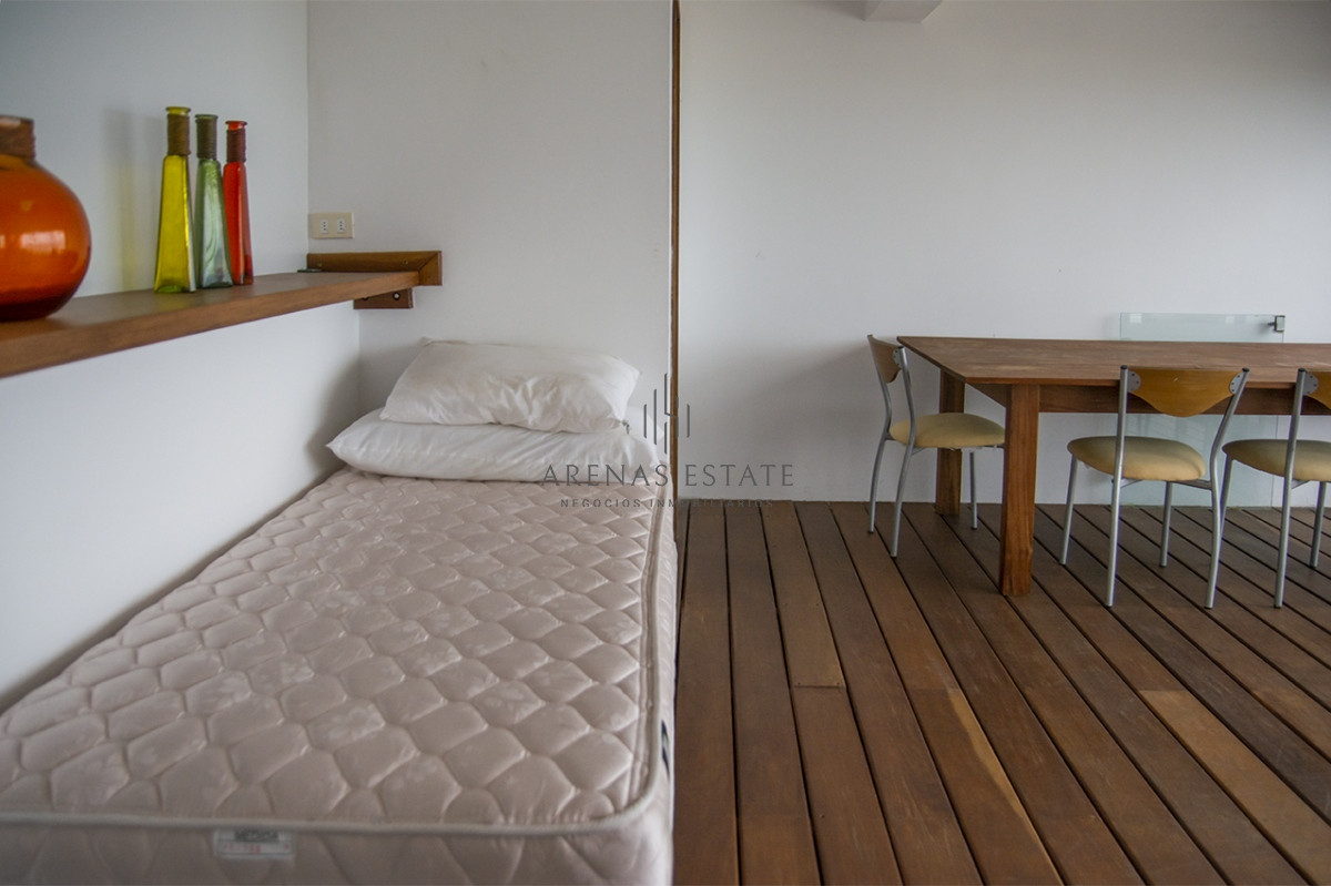 Apartamento ID.2050 - Penthouse en venta muy cómodo e iluminado. 4 dormitorios + dep. 