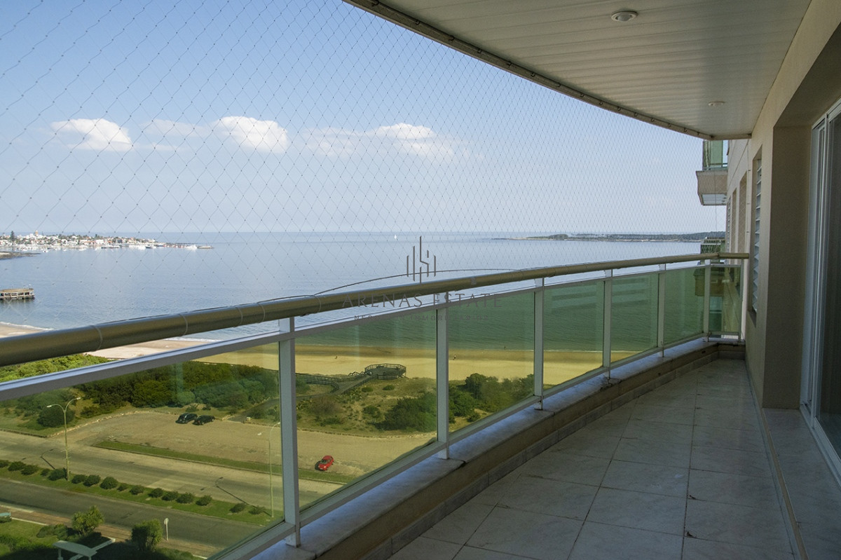 Apartamento ID.2051 - Departamento de 3 dormitorios en venta frente a Playa Mansa, Coral Tower