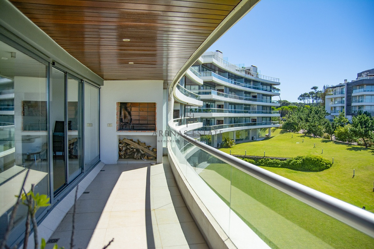 Apartamento ID.3477 - Hermoso departamento en venta, 3 dormitorios + dep. Frente al mar. 