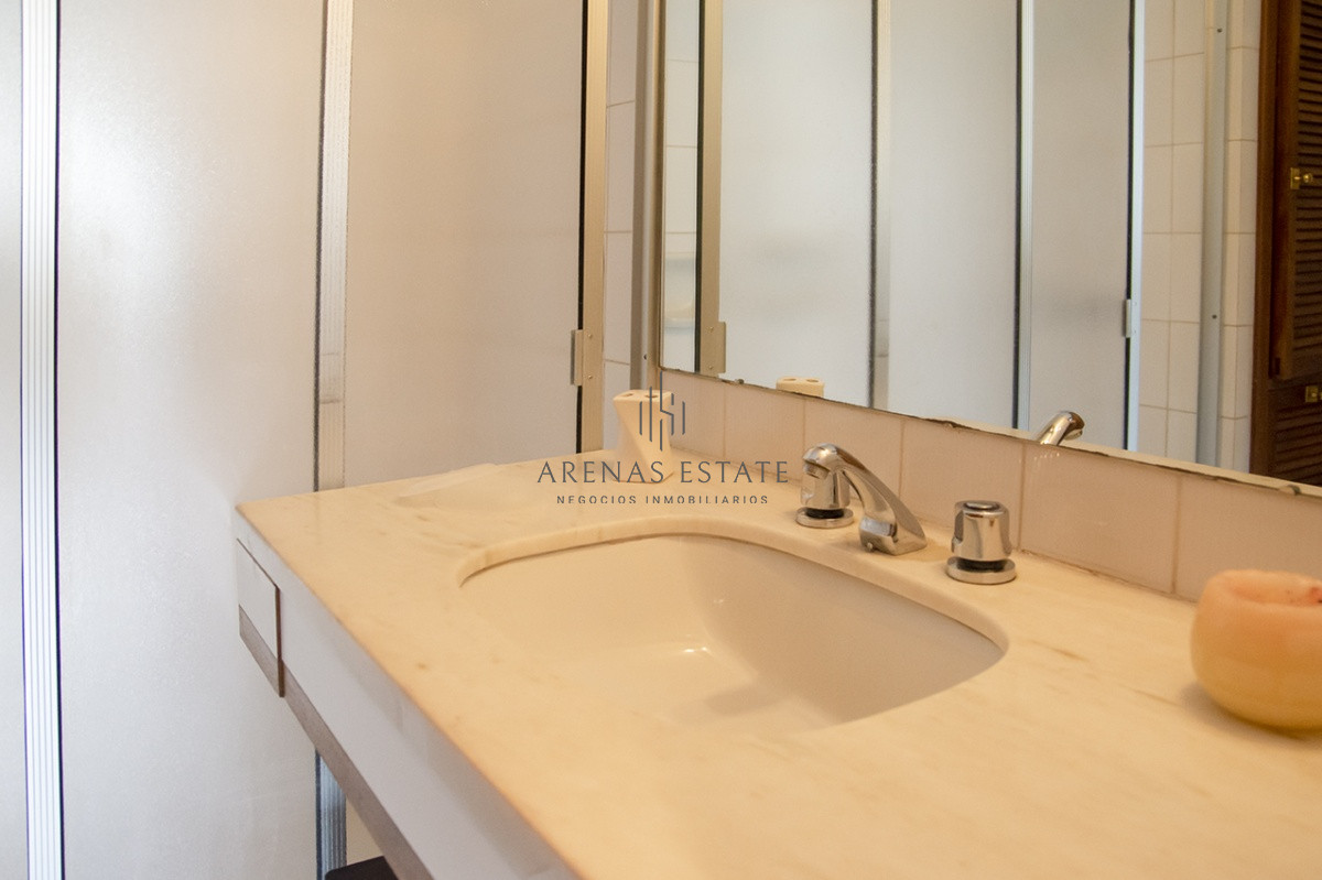Apartamento ID.2984 - Departamentos en venta de 3 dormitorios Frente al Puerto , Punta del este 