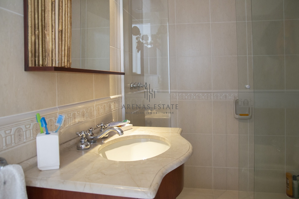 Apartamento ID.1032 - Vende y alquila apartamento de 2 dormitorios en Peninsula, Punta del Este 