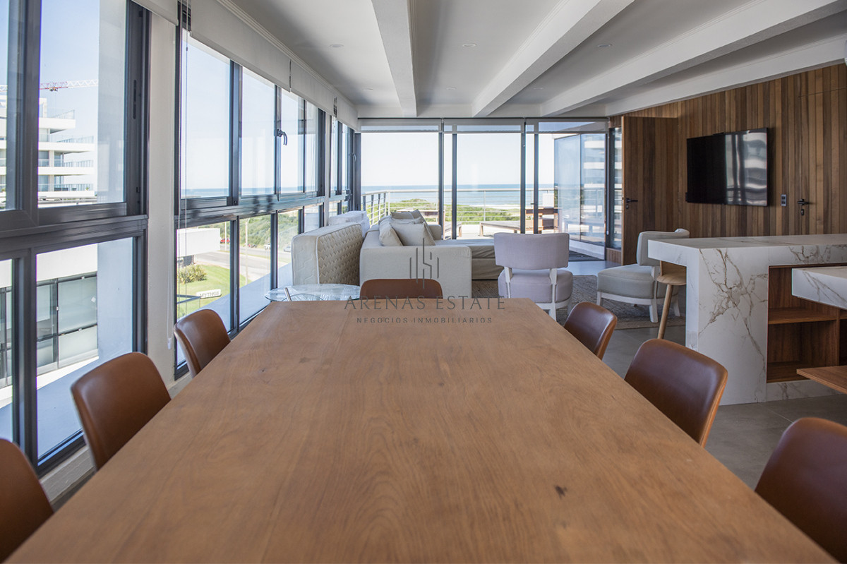 Apartamento ID.2052 - Penthouse frente al mar en venta en Blue Bird, 3 dormitorios en suite. Punta del este