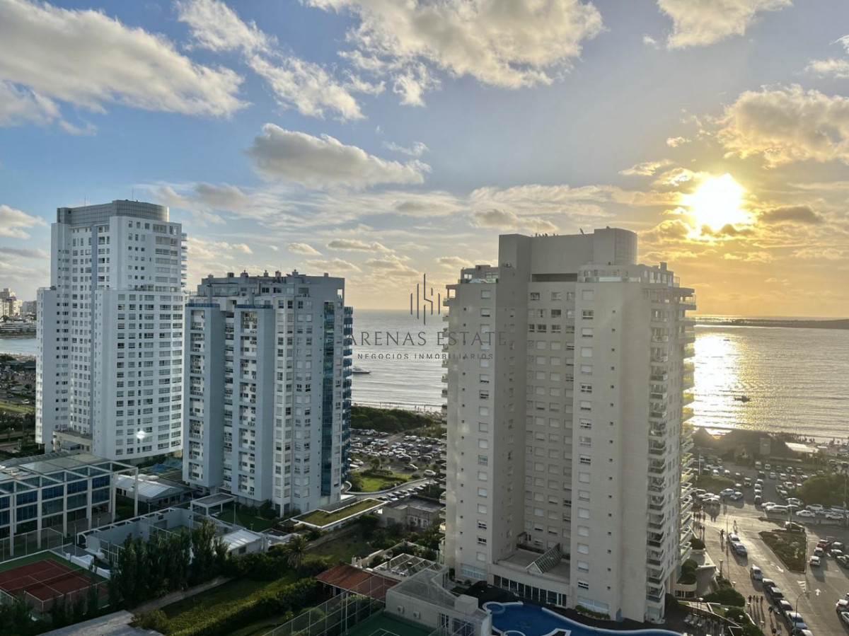 Apartamento ID.3473 - Apartamento  en Venta de 3 dormitorio en Playa Mansa , Torre Miami Boulevard