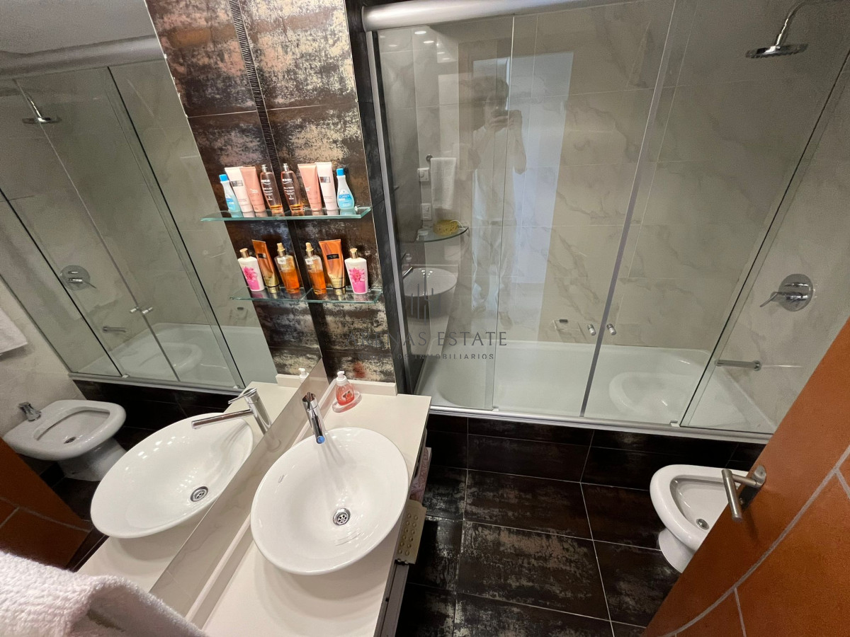 Apartamento ID.2193 - Apartamento en venta de  2 dormitorios en Punta Del Este - Miami Boulevard