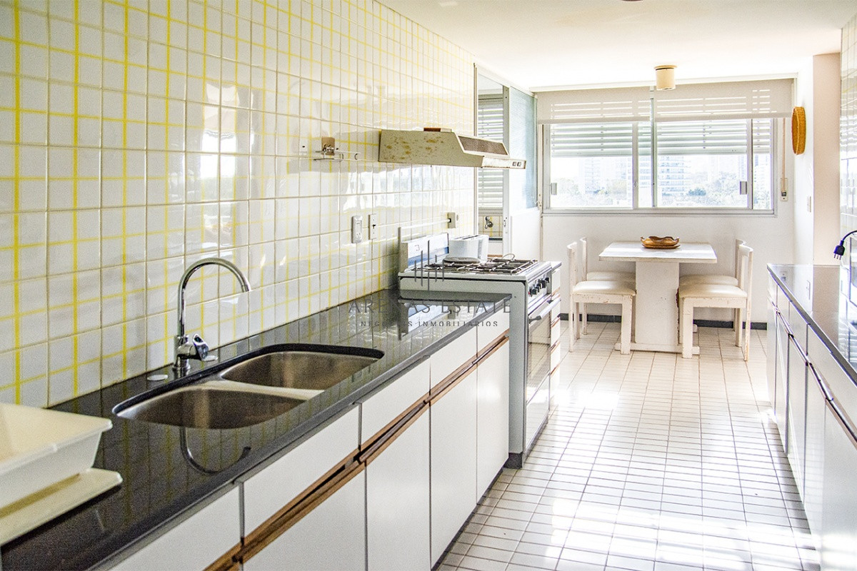 Apartamento ID.3920 - Hermoso Departamento en venta de 3 dormitorios. Torre Tiburon. Playa Brava.