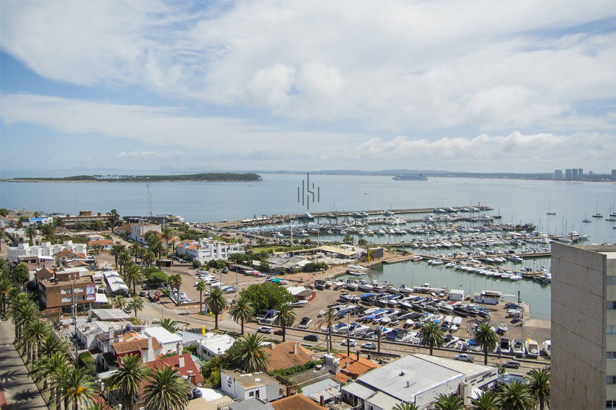 Apartamento ID.2211 - Hermoso departamento de 3 dormitorios a la venta, a pasos del mar