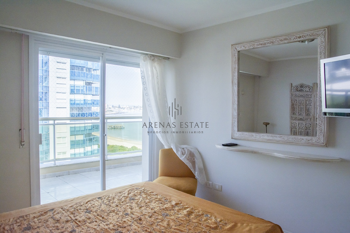 Apartamento ID.2051 - Departamento de 3 dormitorios en venta frente a Playa Mansa, Coral Tower