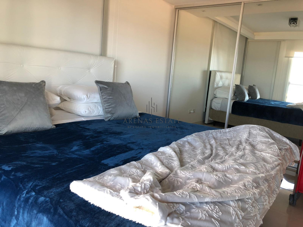 Apartamento ID.2060 - Apartamento de 3 dormitorios con parrillero en venta a pasos del mar. 