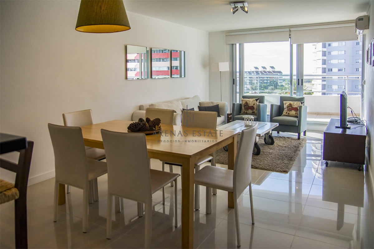 Apartamento ID.2528 - Excelente departamento en venta, 3 dormitroios. Punta del Este