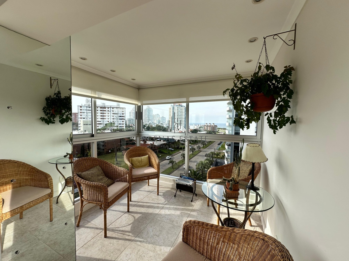 Apartamento ID.2706 - Apartamento de 2 dormitorios y medio en Playa Brava , Punta del este 