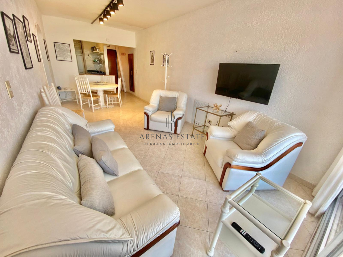 Apartamento ID.4259 - Apartamento de 2 dormitorio y medio en Primera lineal de Playa brava , Punta del este 