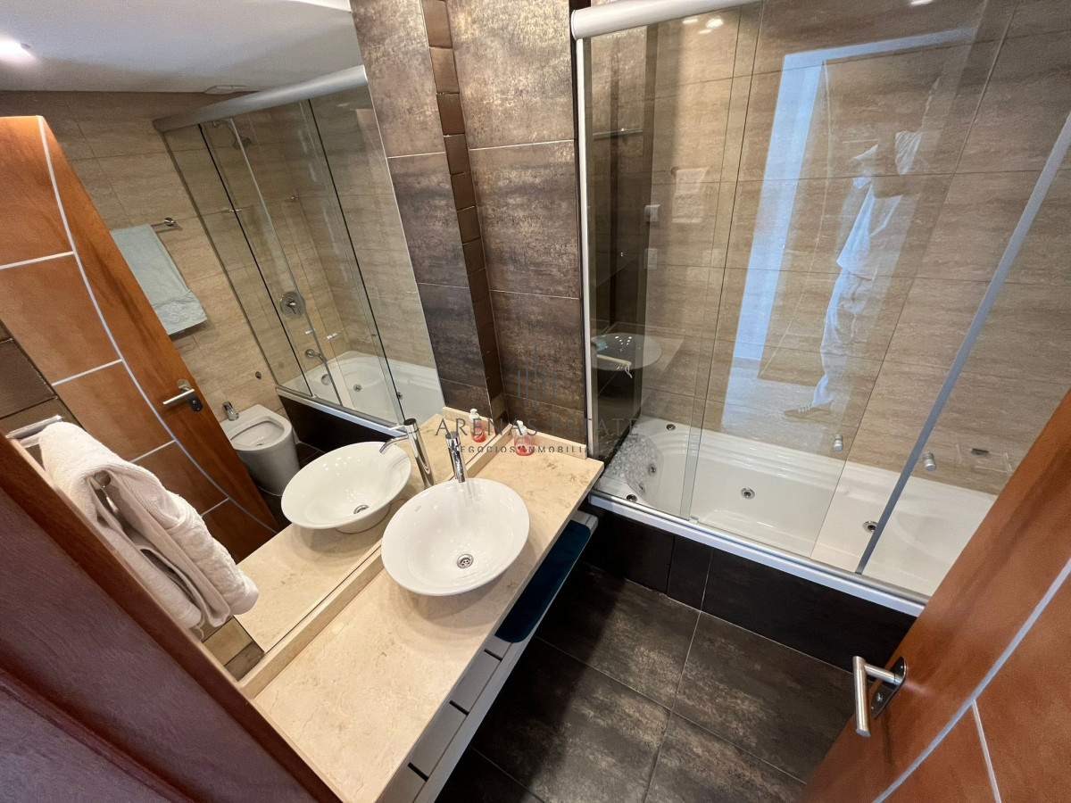 Apartamento ID.2193 - Apartamento en venta de  2 dormitorios en Punta Del Este - Miami Boulevard