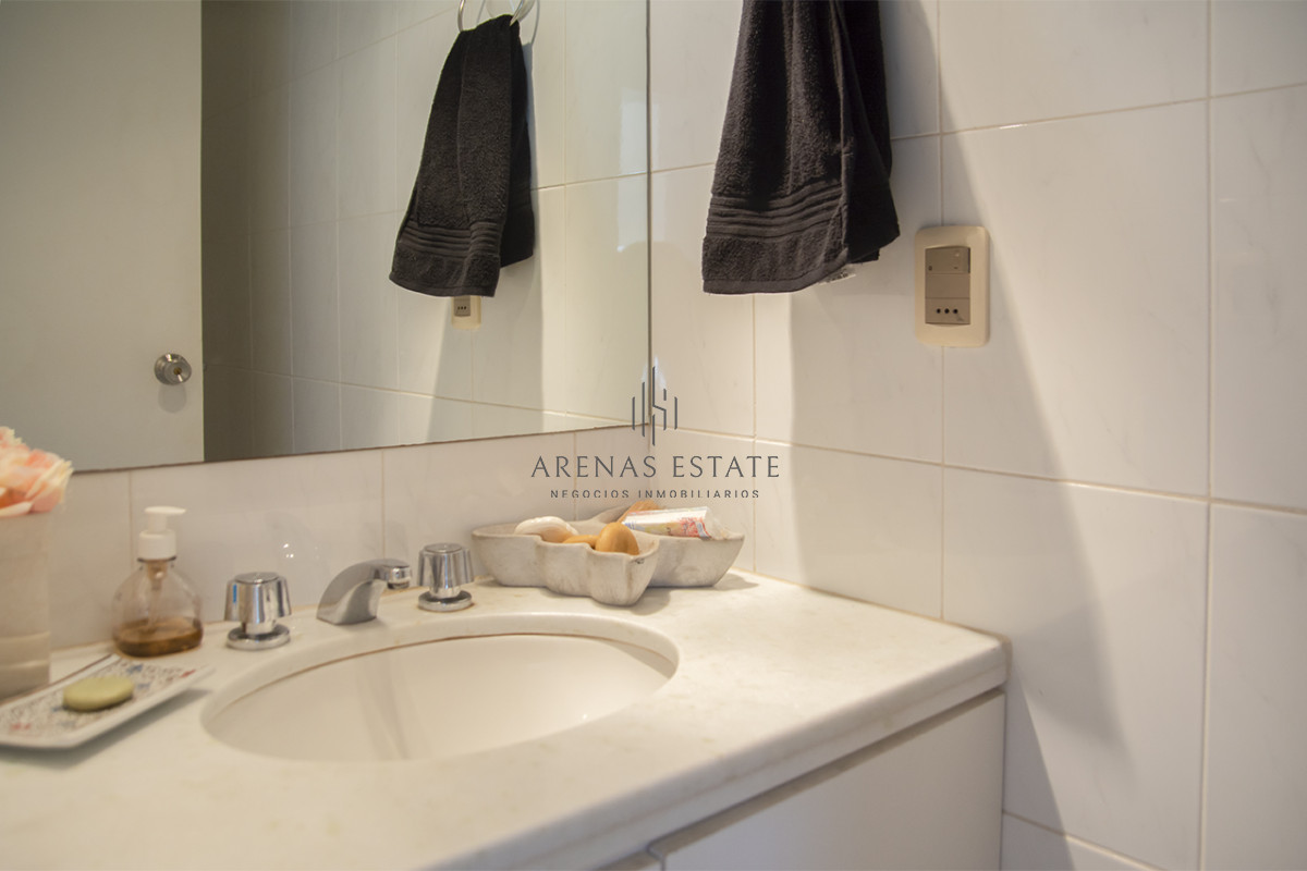 Apartamento ID.3885 - Espectacular Penthouse en venta a pasos del mar. 3 dormitorios + dependencia. Playa Brava.