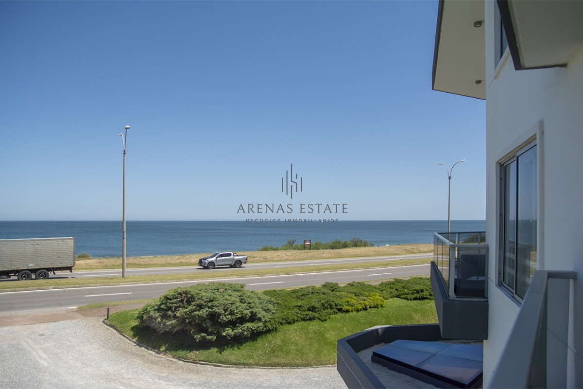 Apartamento ID.2044 - Apartamento en venta frente al mar, de 3 dormitorios en Punta del Este 