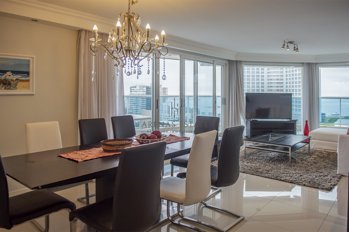 Apartamento ID.3530 - Apartamento en venta  3 dormitorios en Playa Mansa, Punta del Este.
