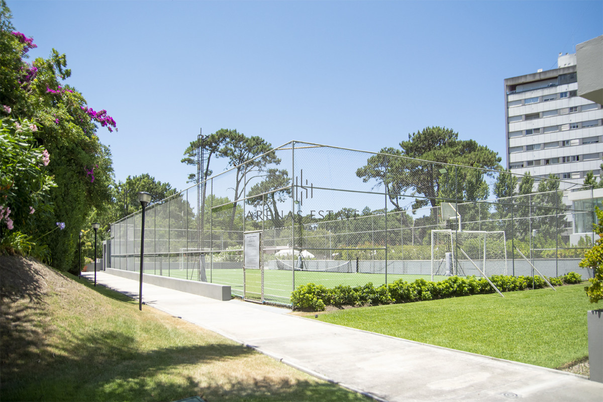 Apartamento ID.4177 - Vende apto de 2 dormitorios con vista al mar en Punta del este